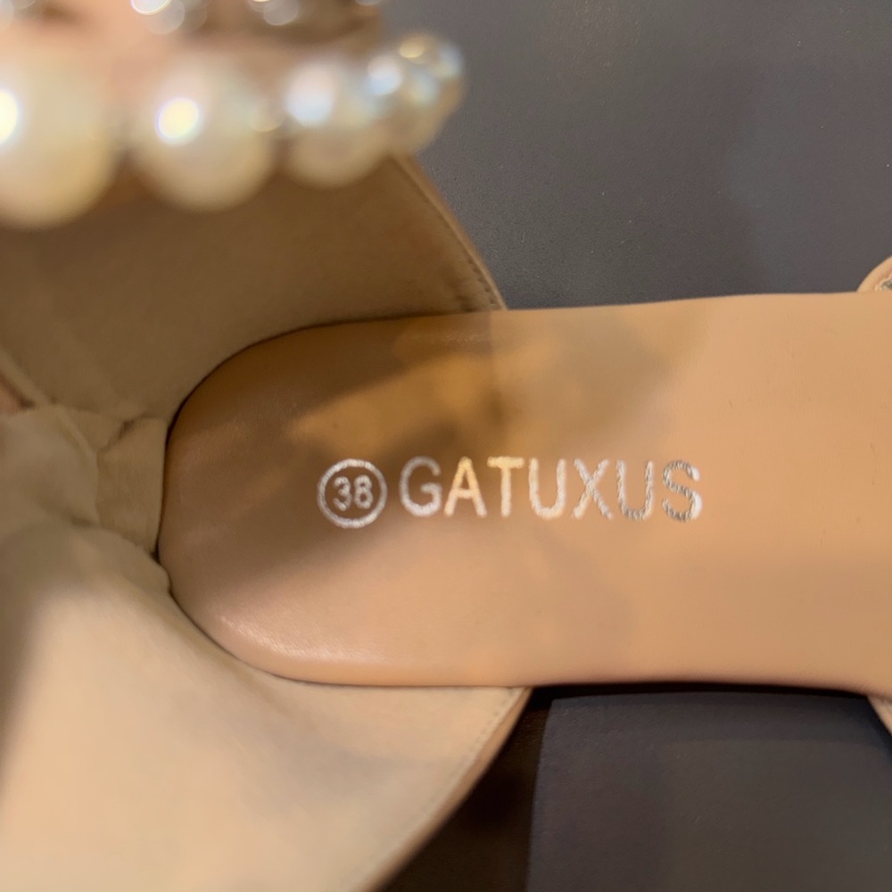 Elegant Tan Sandals with Faux Pearl Accents - Picture 4 of 4